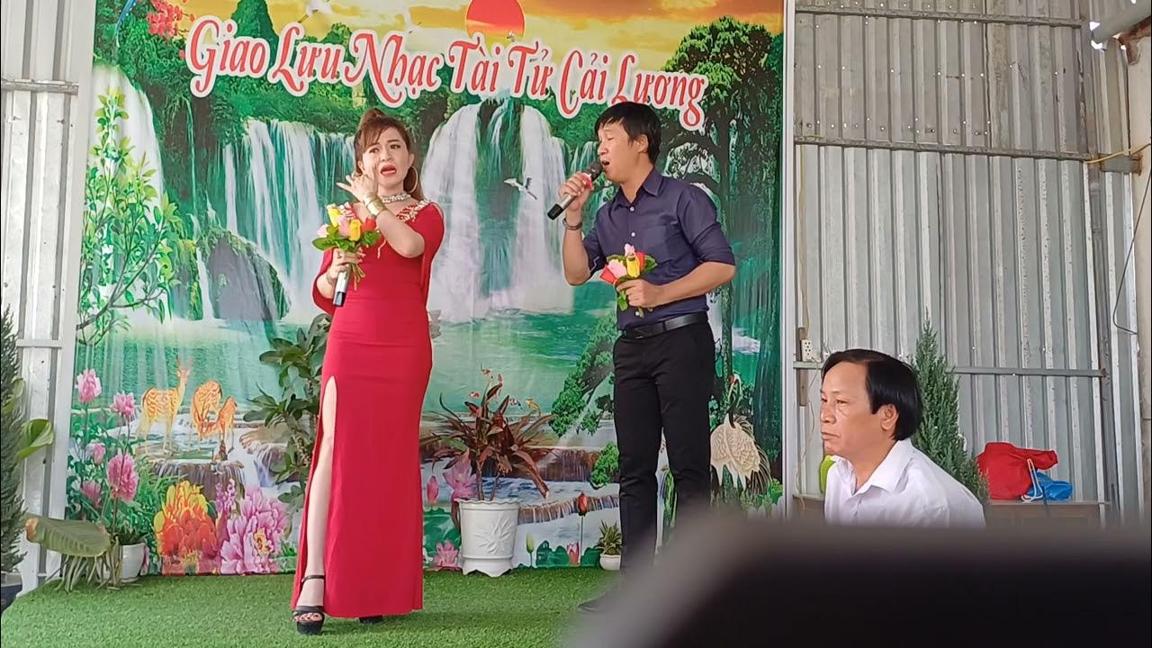 nghê sĩ nhiếp ảnh Việt Nam và em gái xinh đẹp Bến Tre rất ngọt ngào.